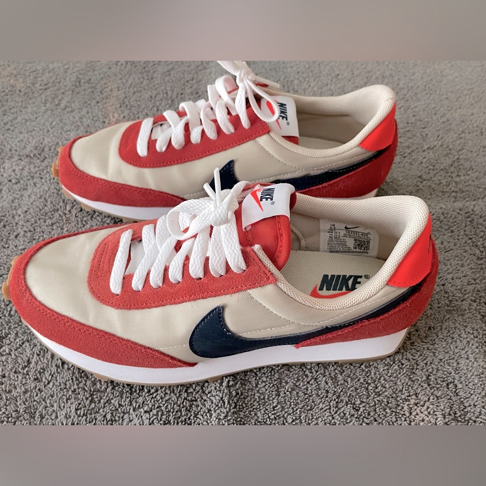 Women’s Nike Daybreak Shoes: Size 6.5
